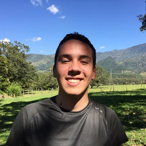 jovem rapaz de Goiás