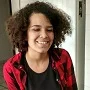 jovem de cabelos cacheados da região Sul